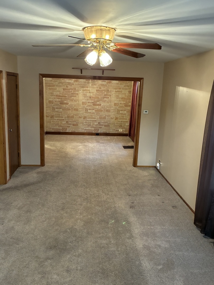 5452 W Warwick Avenue, Chicago, IL 60641