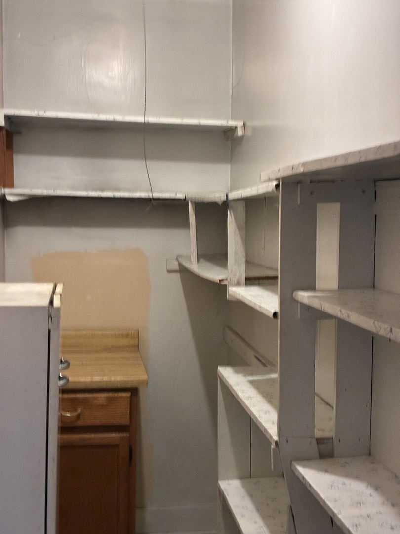 5452 W Warwick Avenue, Chicago, IL 60641