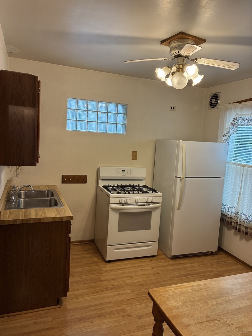 5452 W Warwick Avenue, Chicago, IL 60641