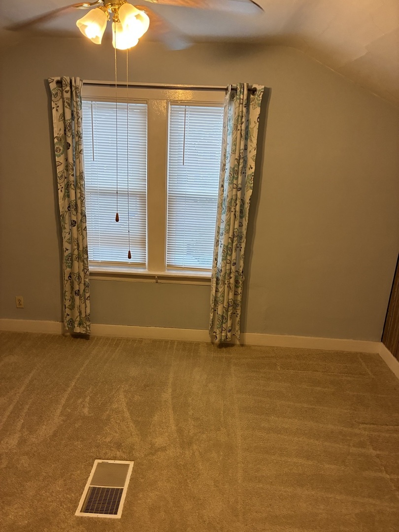 5452 W Warwick Avenue, Chicago, IL 60641