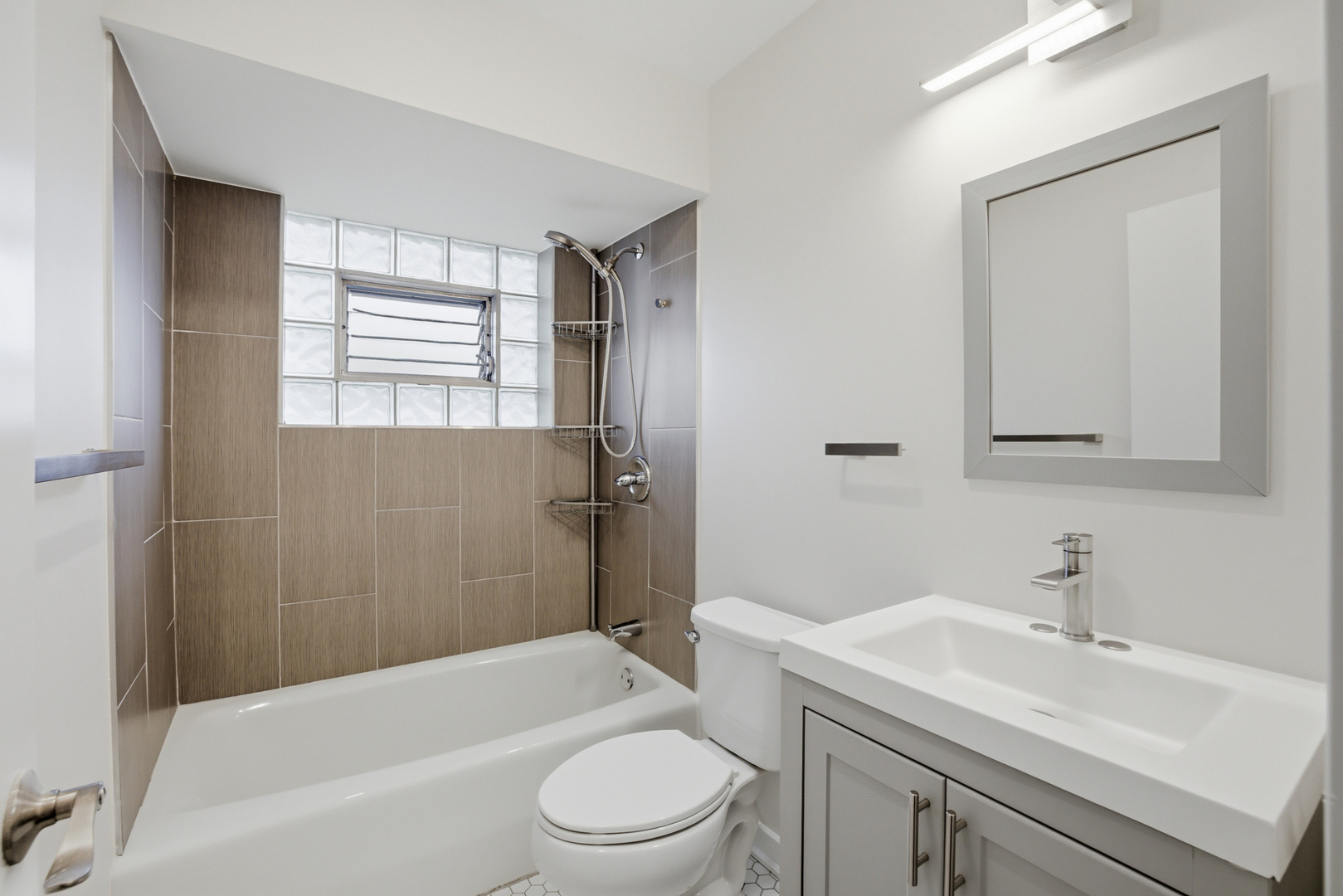 6555 W Belmont Avenue #3W, Chicago, IL 60634