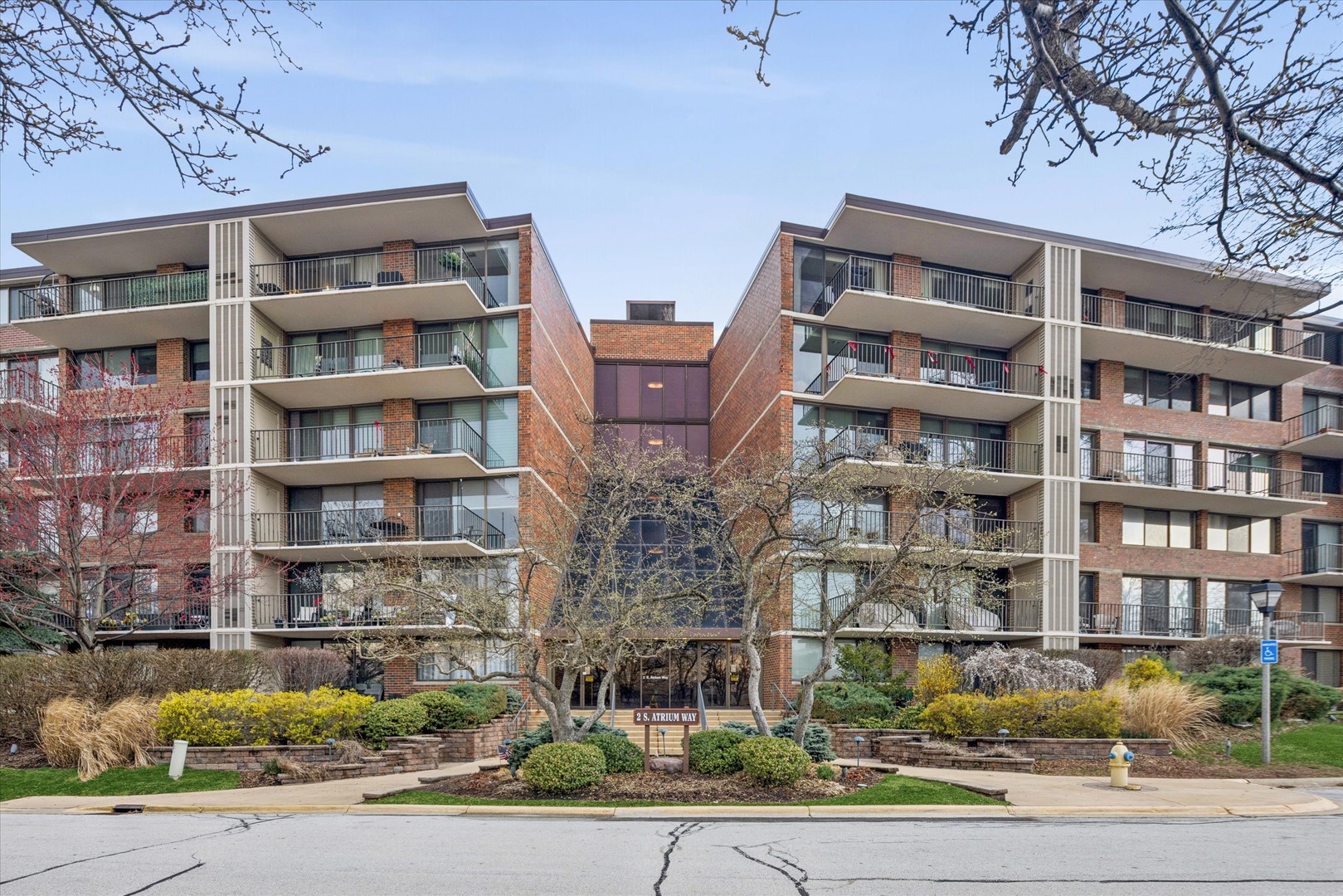 2 S ATRIUM Way #603, Elmhurst, IL 60126