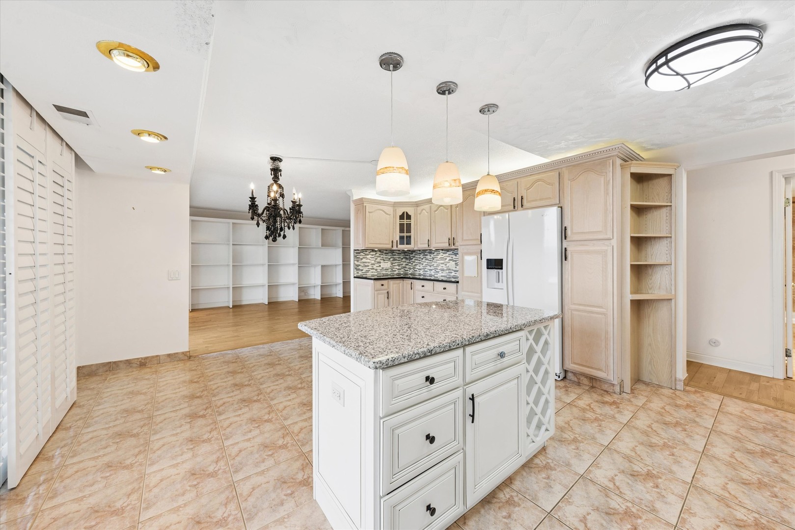 2 S ATRIUM Way #603, Elmhurst, IL 60126