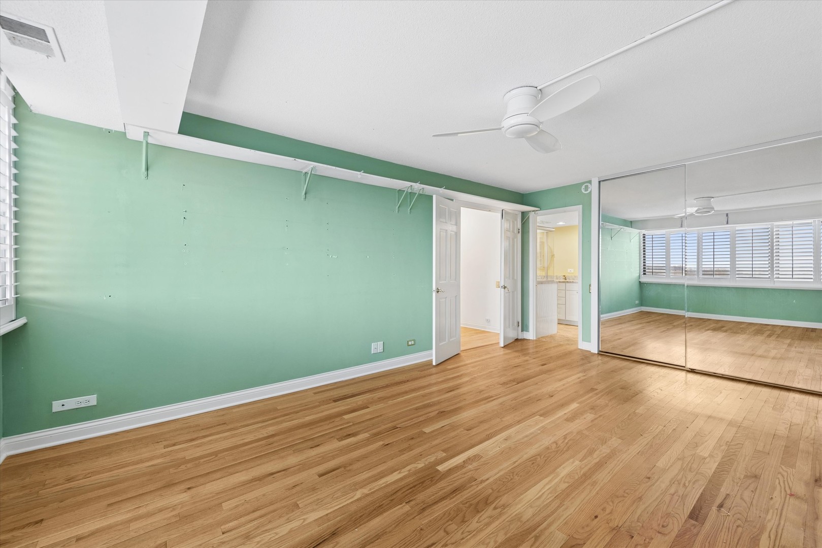 2 S ATRIUM Way #603, Elmhurst, IL 60126