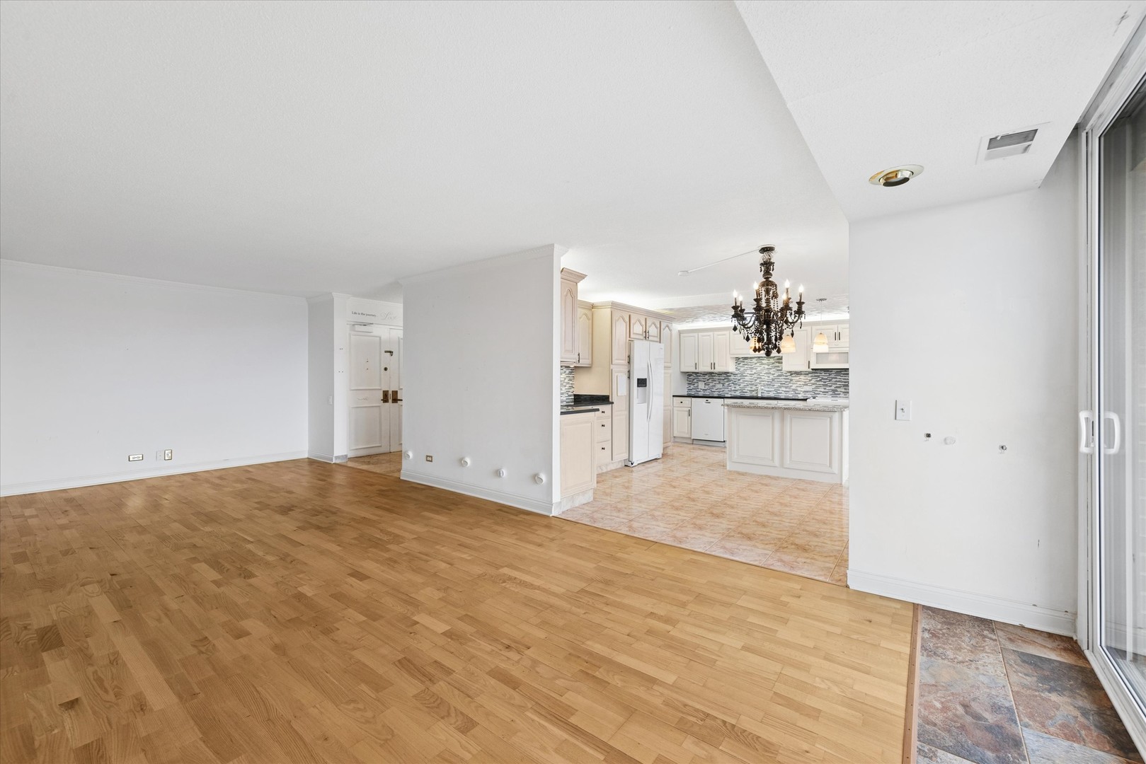 2 S ATRIUM Way #603, Elmhurst, IL 60126