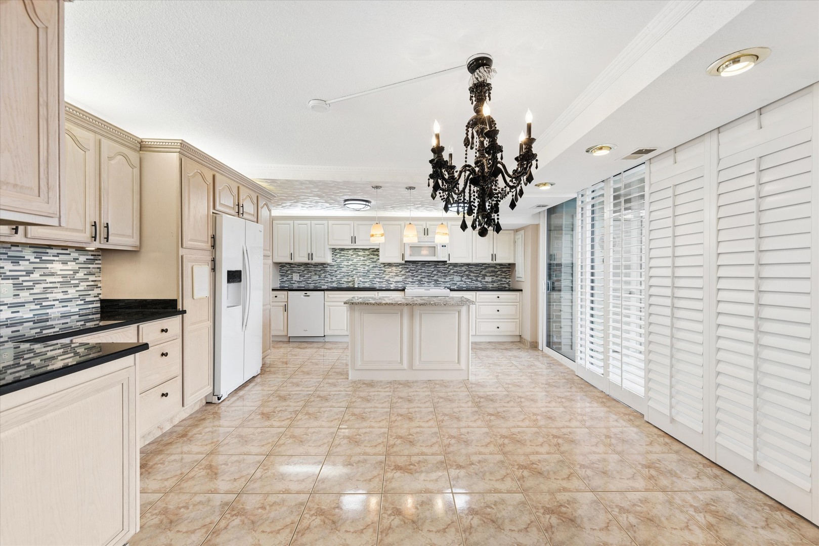 2 S ATRIUM Way #603, Elmhurst, IL 60126