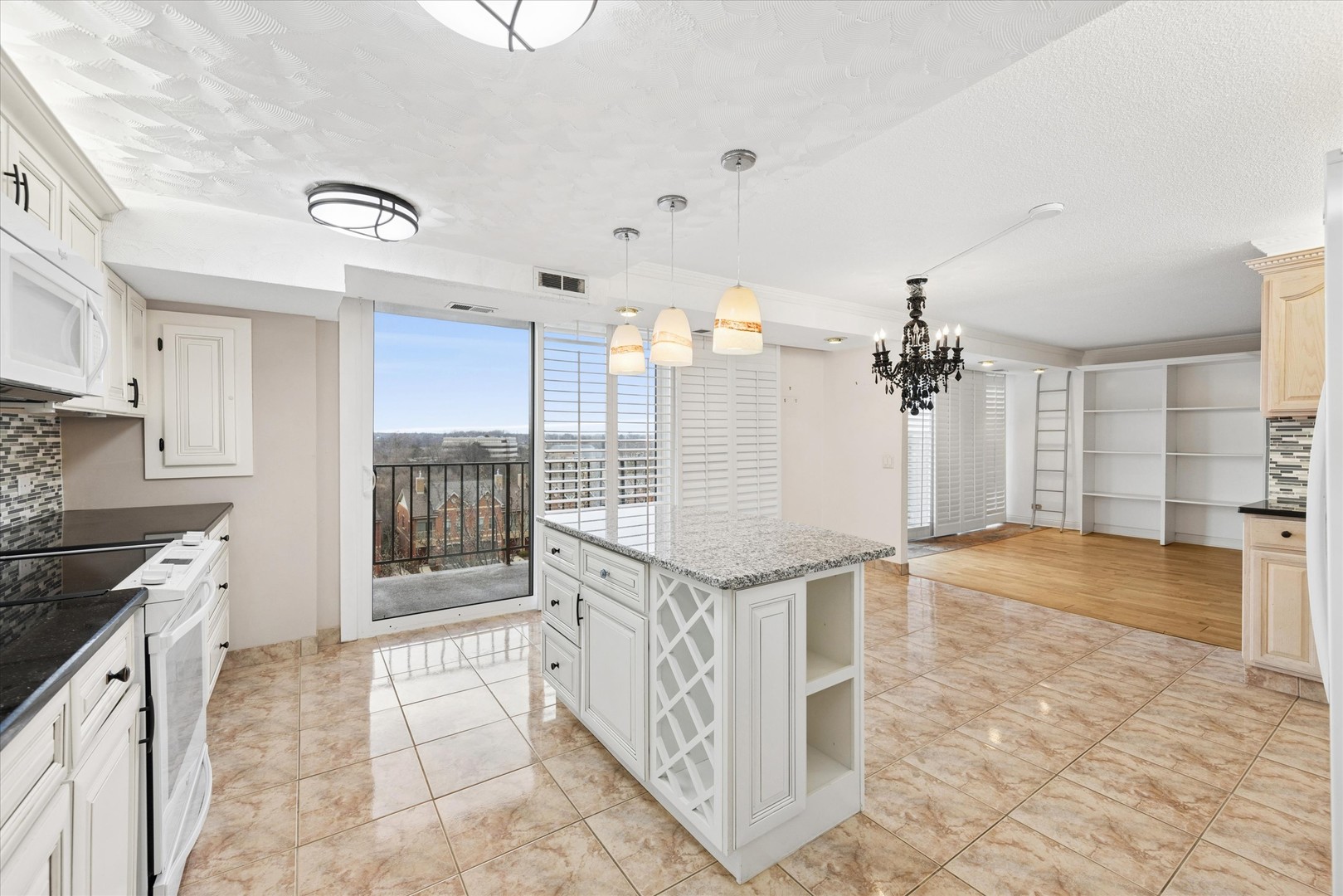 2 S ATRIUM Way #603, Elmhurst, IL 60126