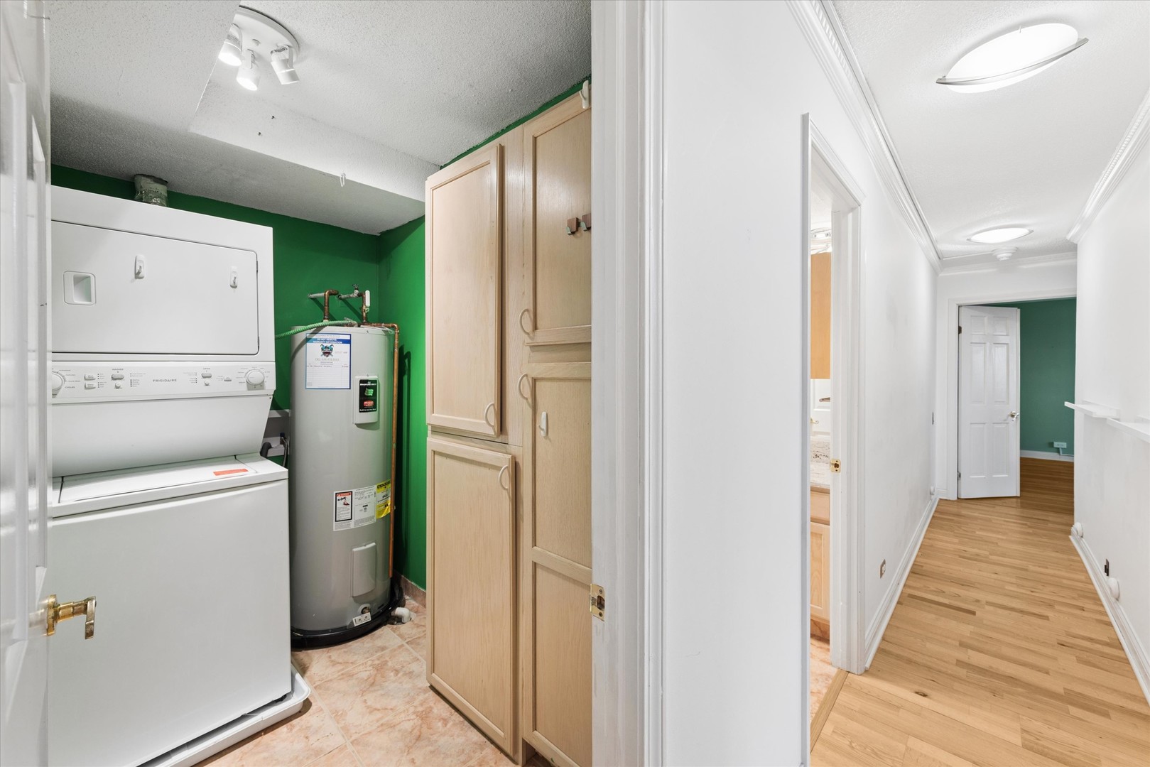 2 S ATRIUM Way #603, Elmhurst, IL 60126