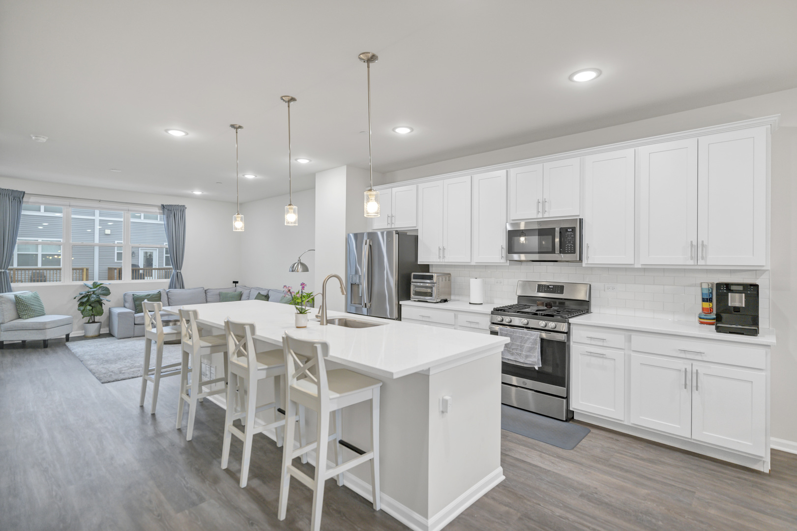 2720 Lily Lane, Rolling Meadows, IL 60008