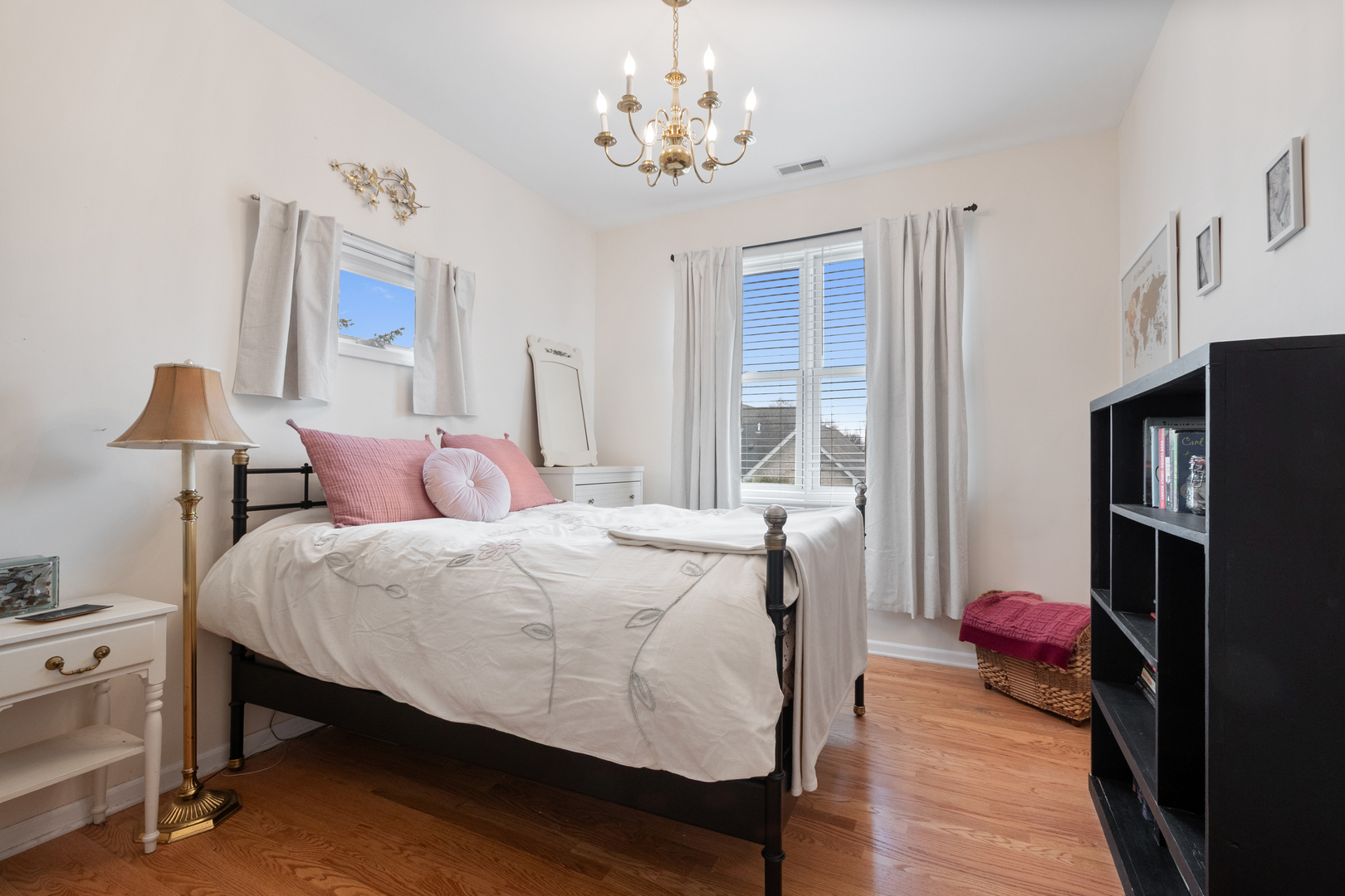 160 E LAHON Street, Park Ridge, IL 60068