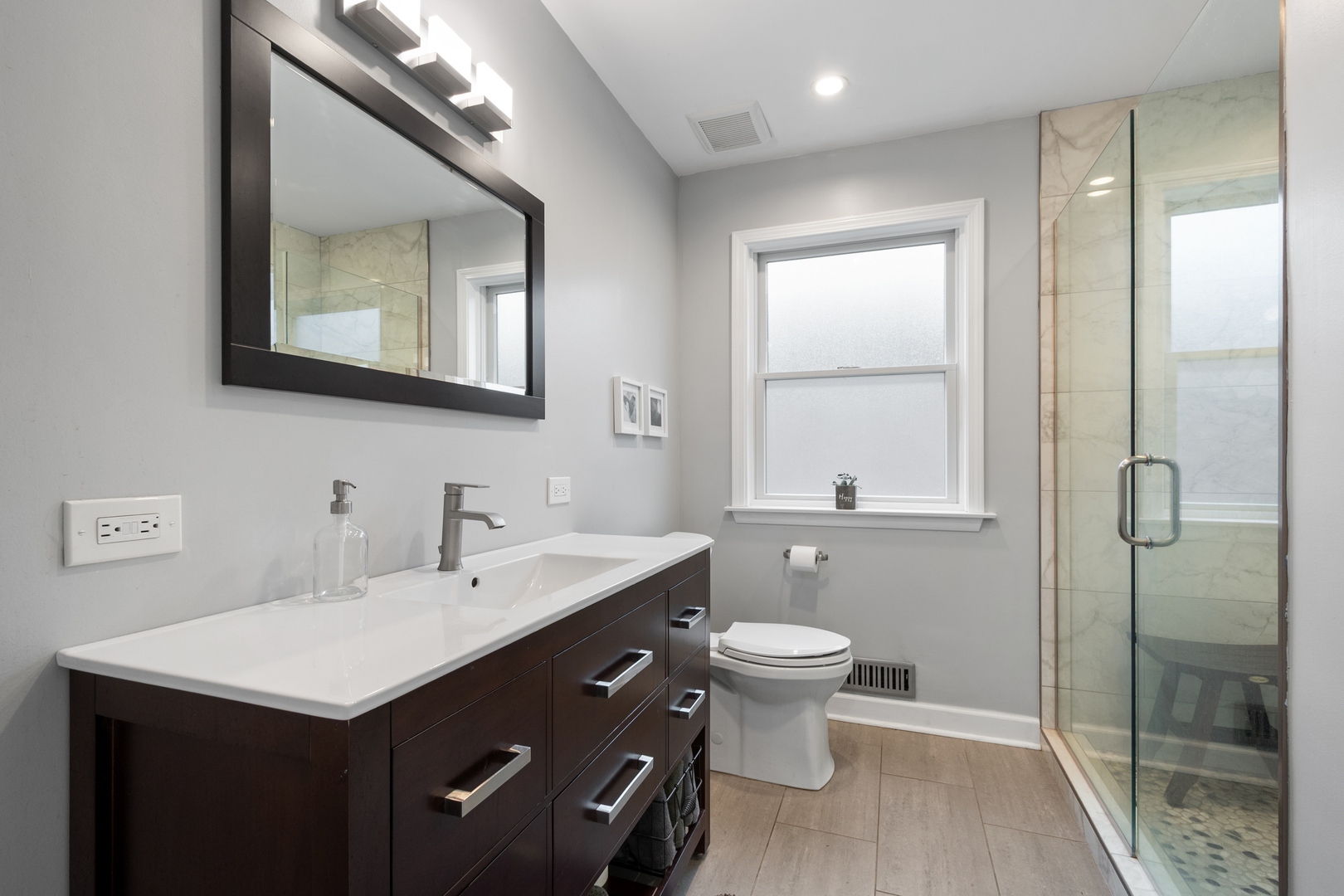 160 E LAHON Street, Park Ridge, IL 60068