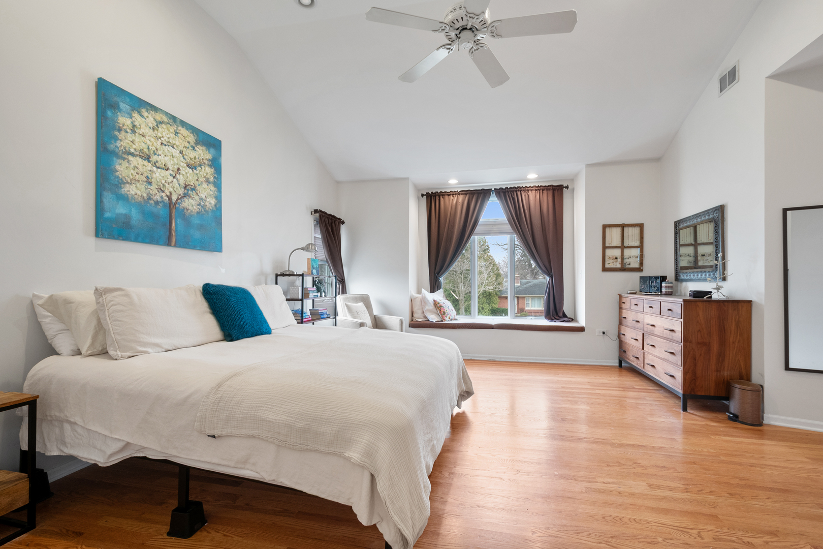 160 E LAHON Street, Park Ridge, IL 60068