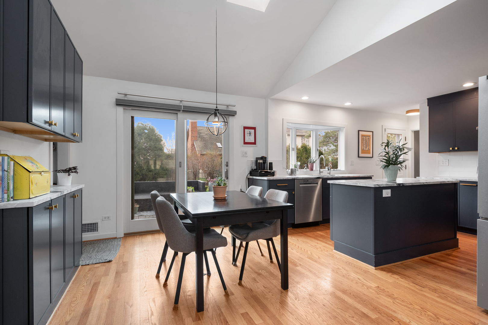 160 E LAHON Street, Park Ridge, IL 60068