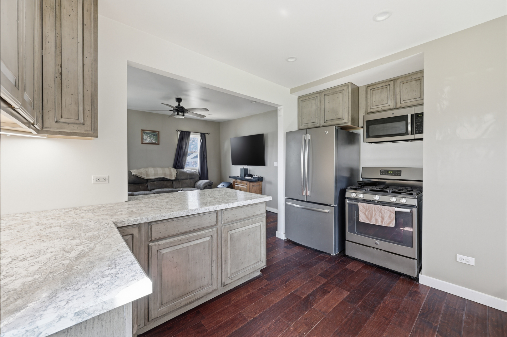 307 W Army Trail Road, Bloomingdale, IL 60108