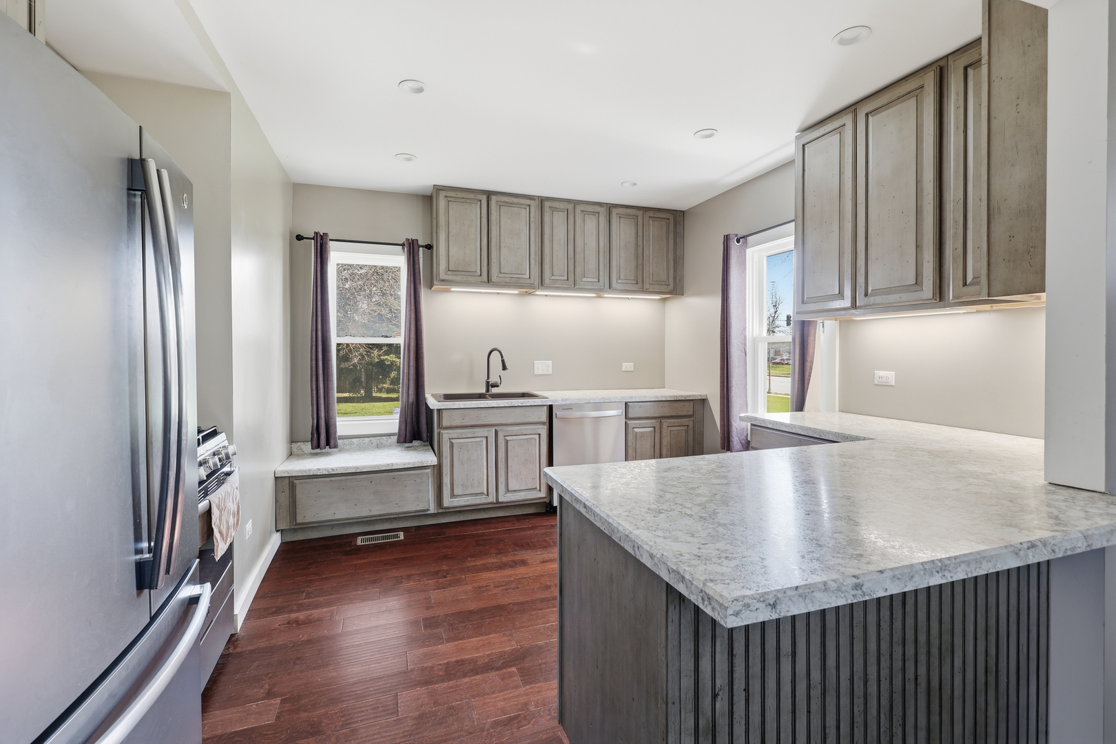 307 W Army Trail Road, Bloomingdale, IL 60108