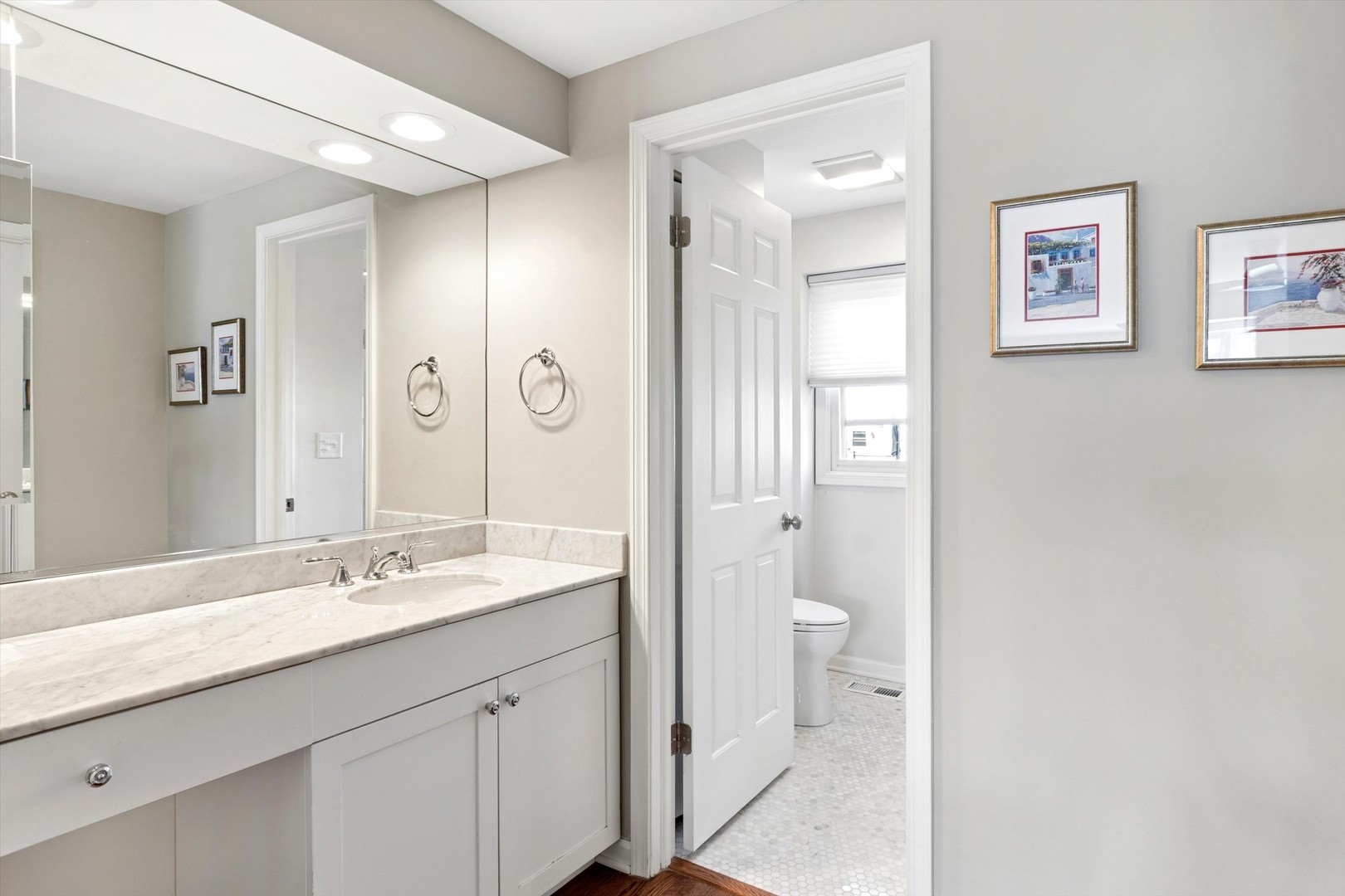 19W014 Avenue Normandy, Oak Brook, IL 60523