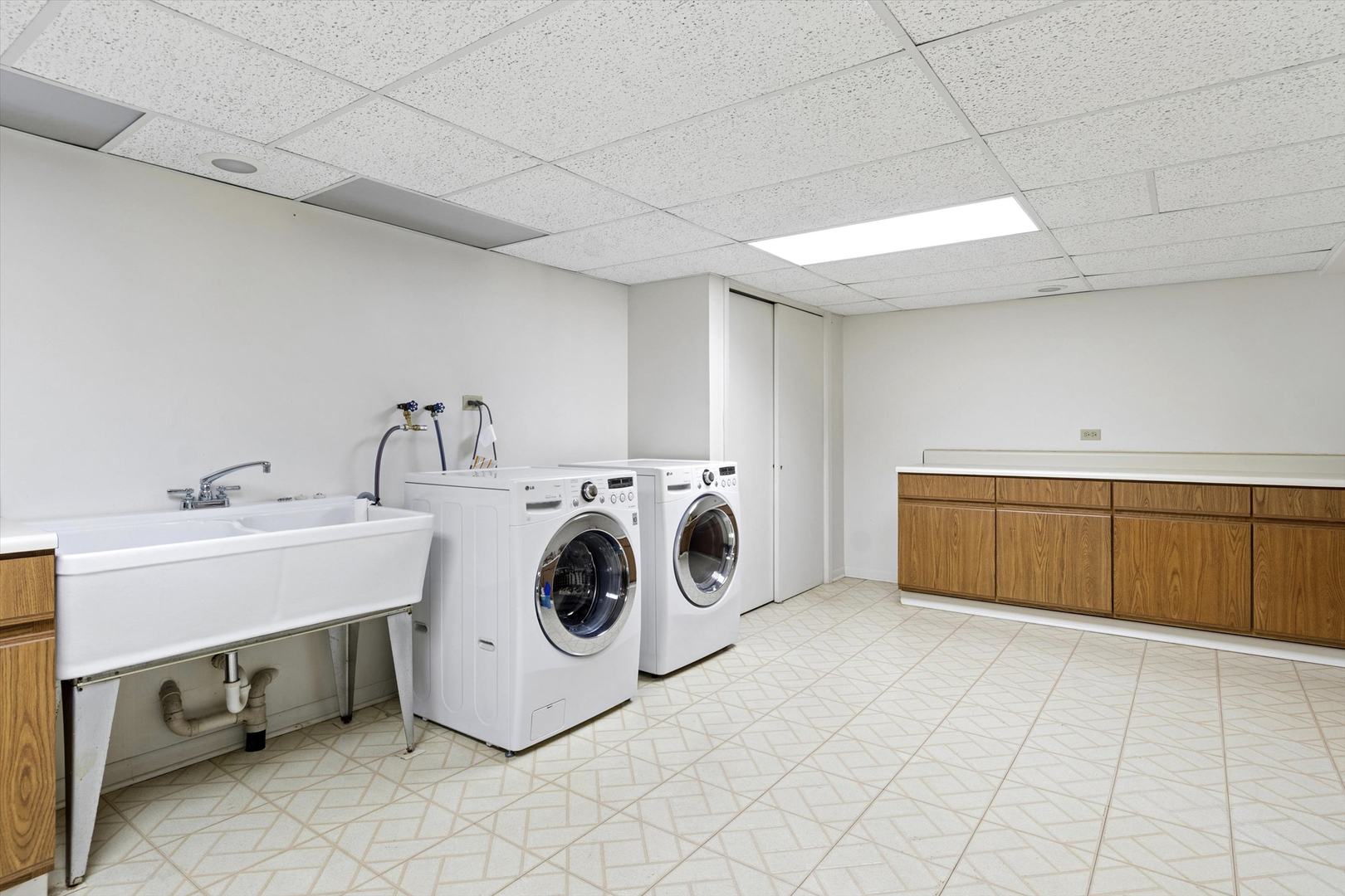 19W014 Avenue Normandy, Oak Brook, IL 60523