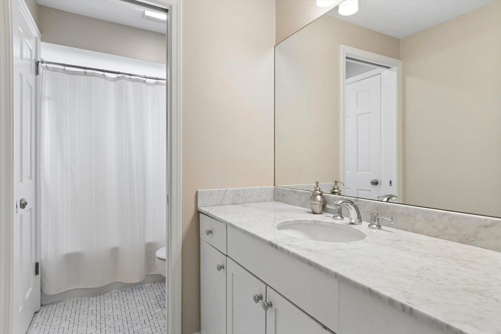 19W014 Avenue Normandy, Oak Brook, IL 60523