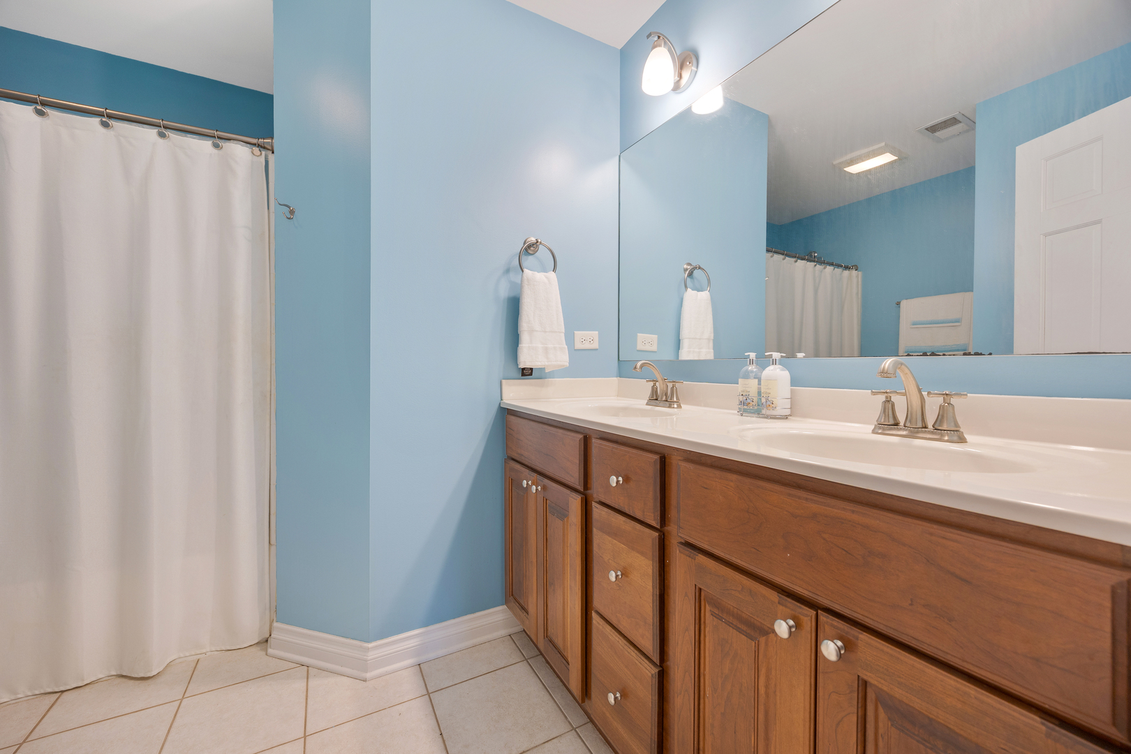 23w531 W Walnut Rd Road, Roselle, IL 60172