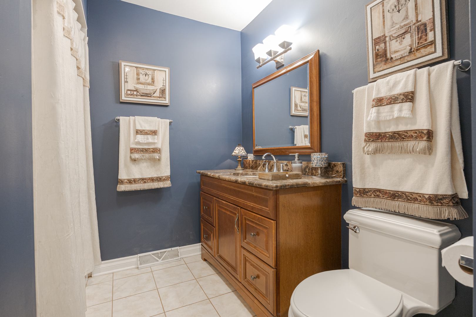 23w531 W Walnut Rd Road, Roselle, IL 60172