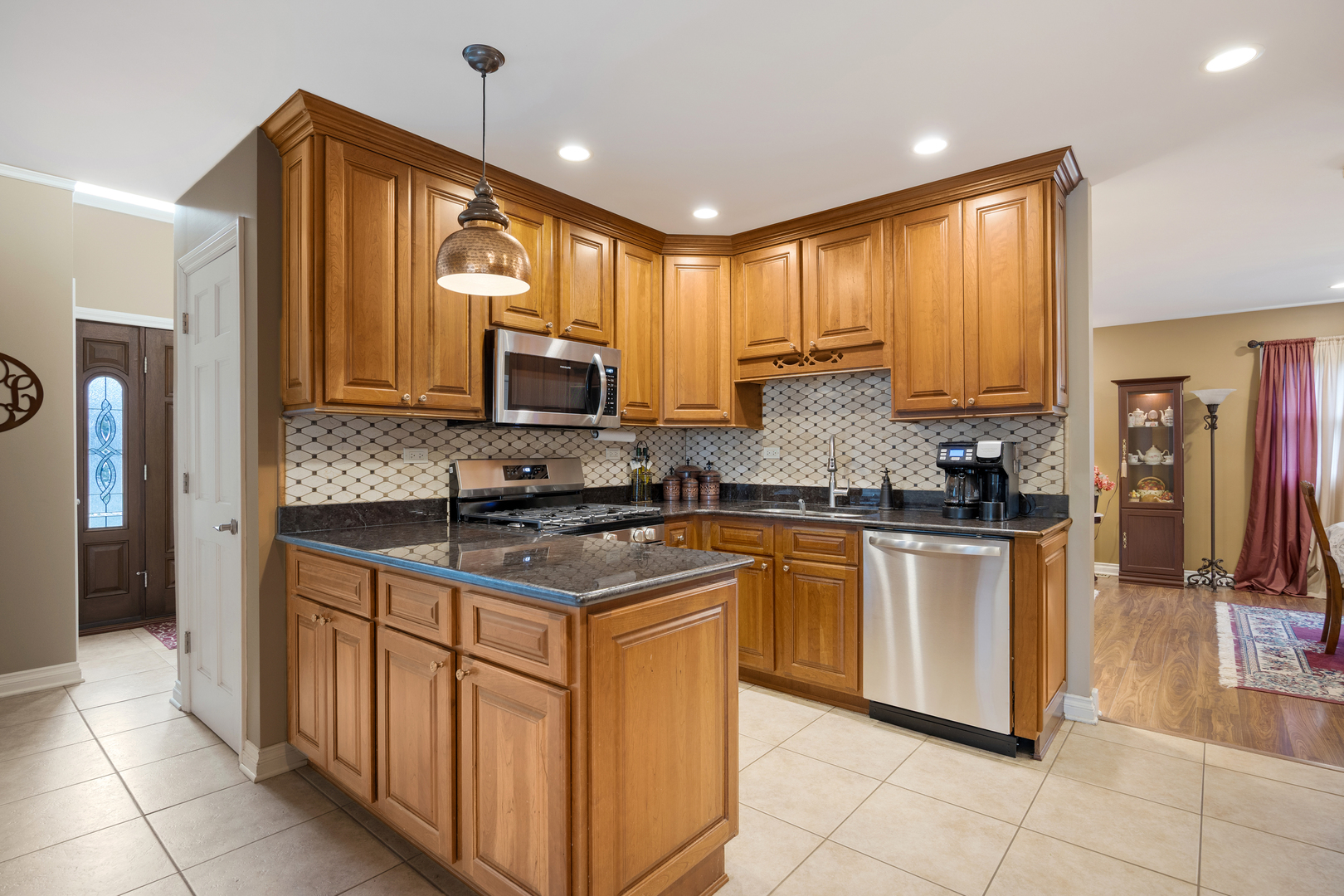 23w531 W Walnut Rd Road, Roselle, IL 60172