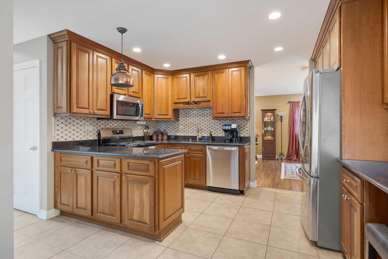 23w531 W Walnut Rd Road, Roselle, IL 60172