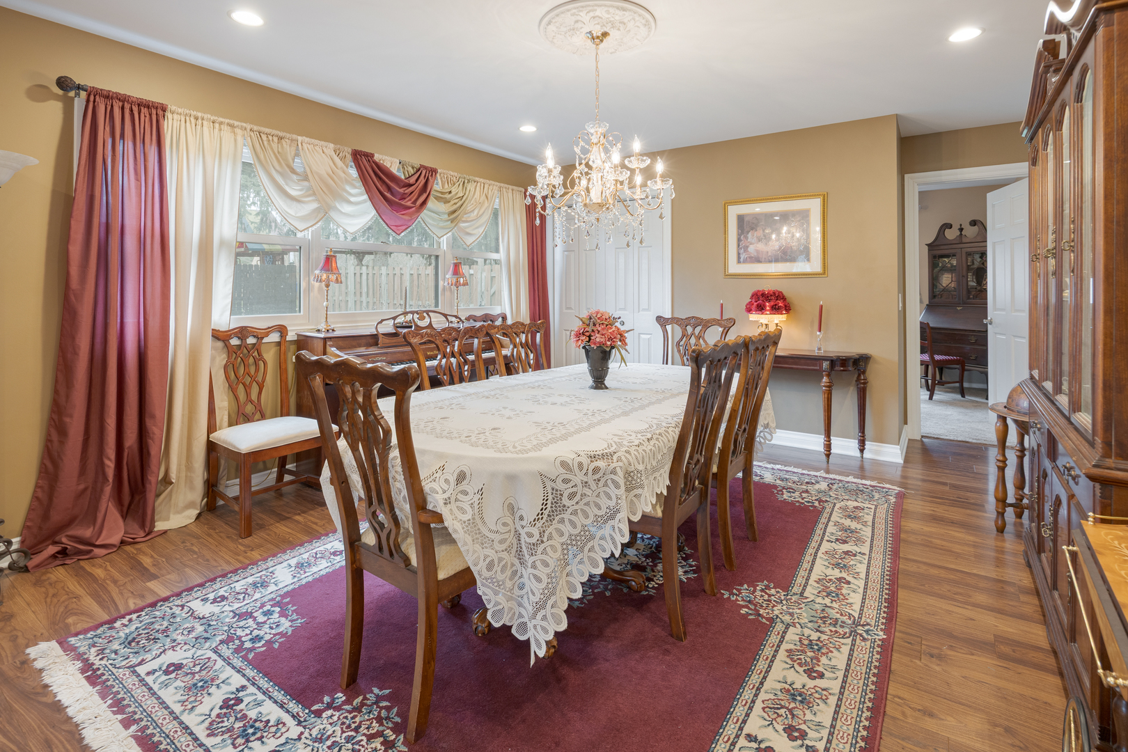 23w531 W Walnut Rd Road, Roselle, IL 60172