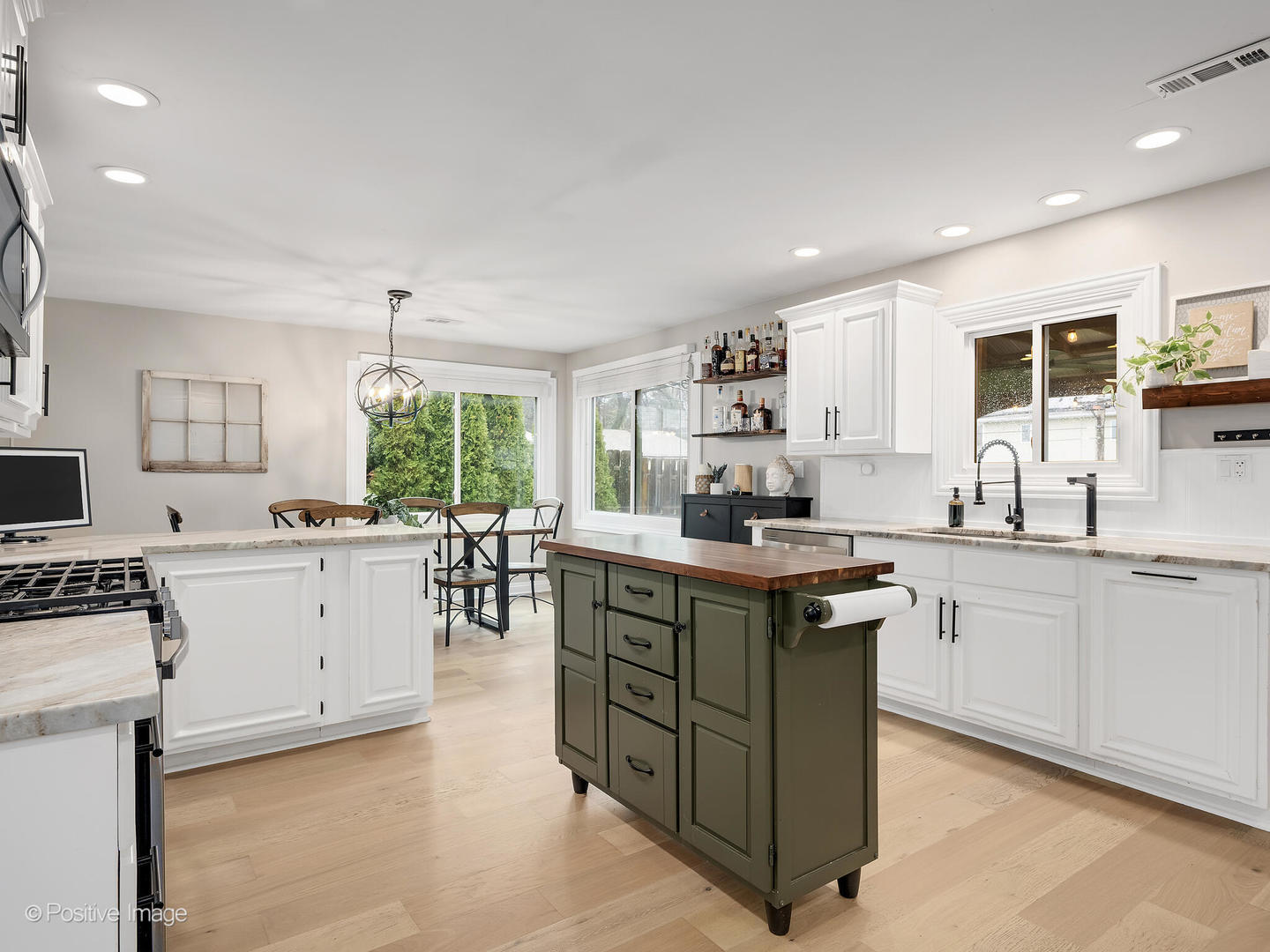 0S725 East Street, Winfield, IL 60190