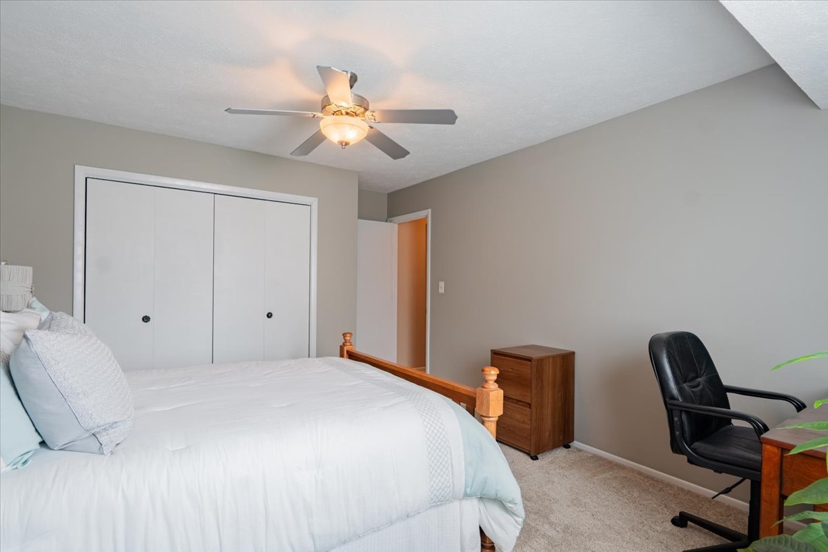 5 Devon Road, Bloomington, IL 61704