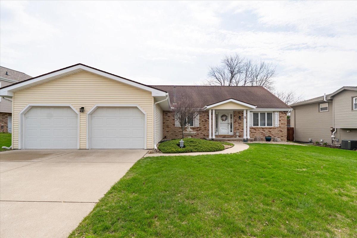 5 Devon Road, Bloomington, IL 61704