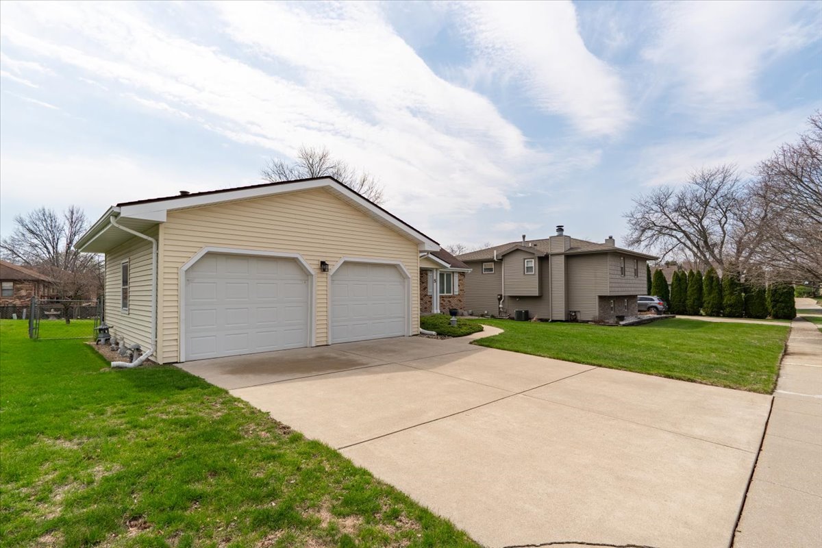 5 Devon Road, Bloomington, IL 61704