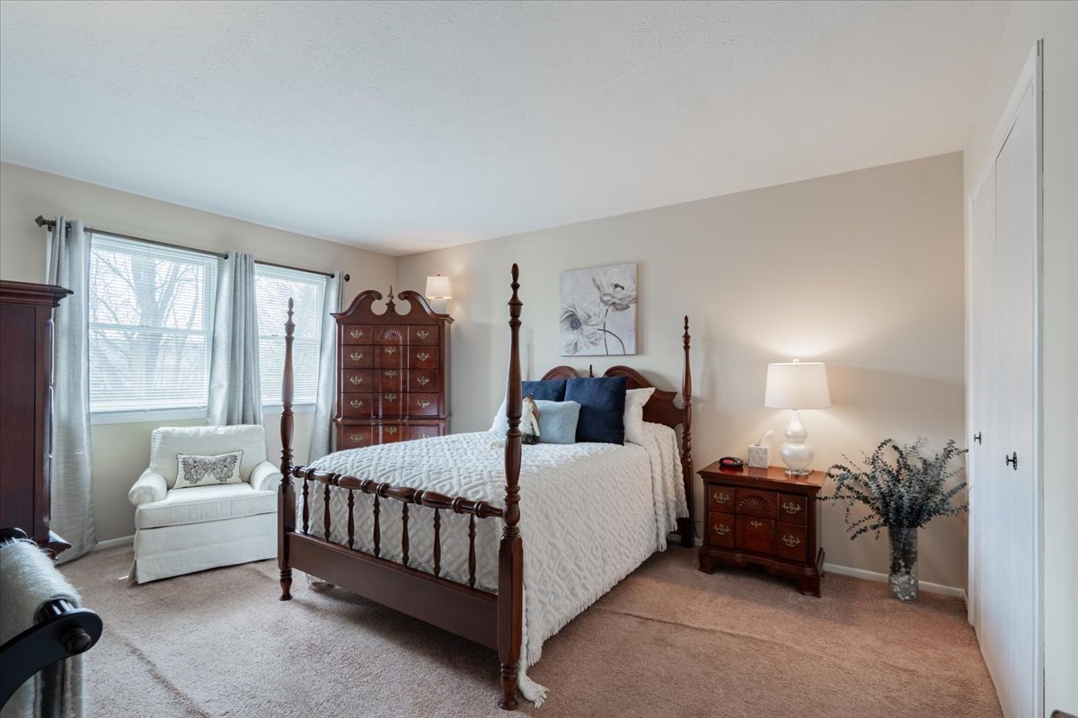 5 Devon Road, Bloomington, IL 61704