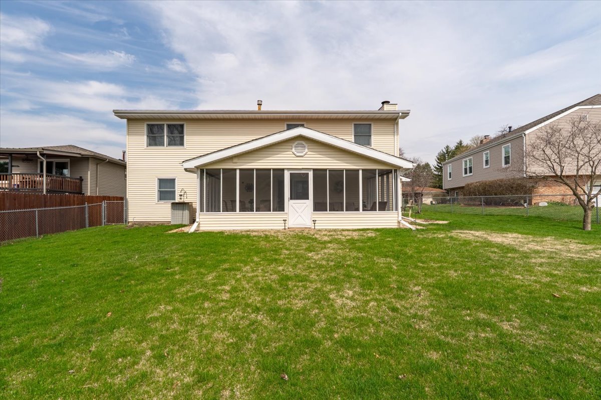 5 Devon Road, Bloomington, IL 61704