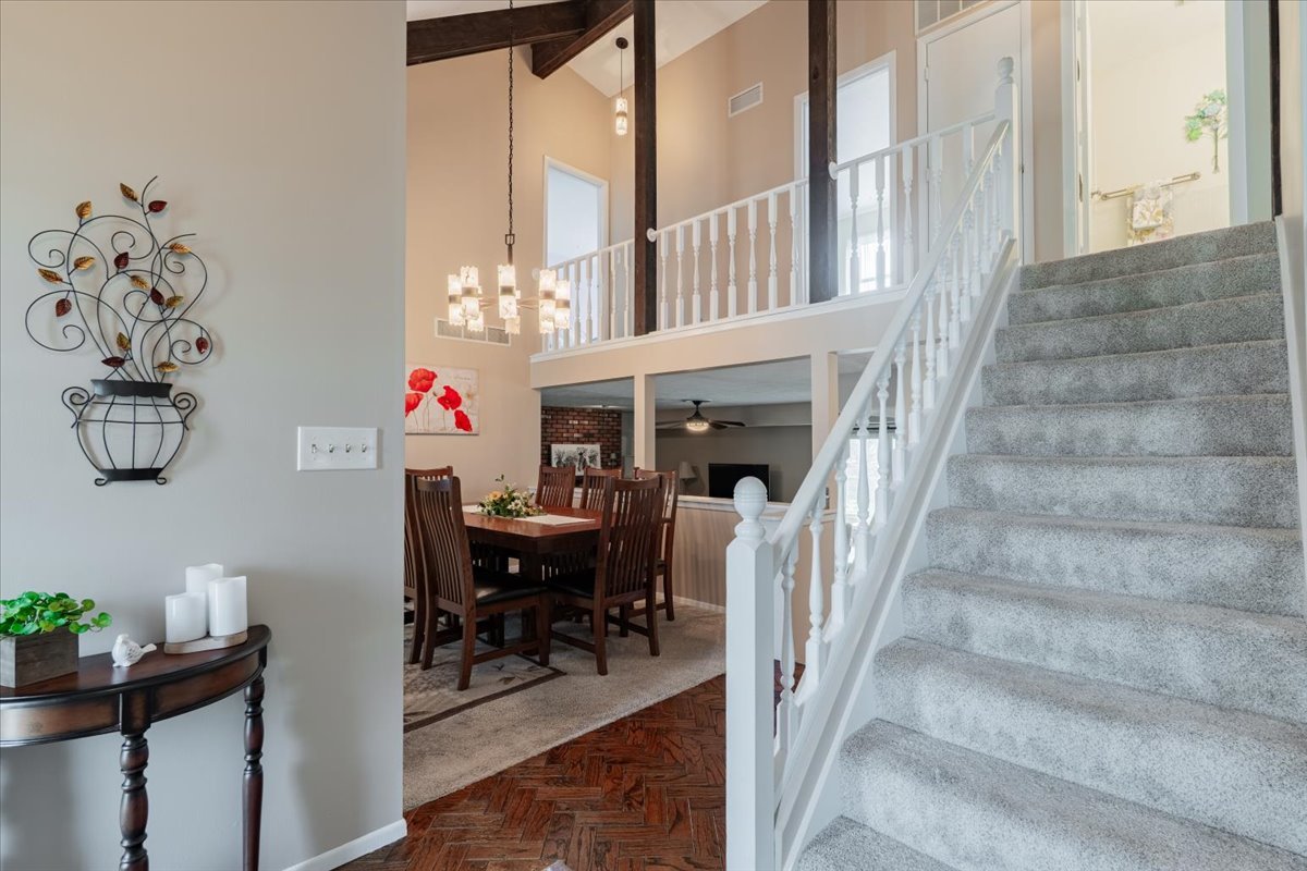 5 Devon Road, Bloomington, IL 61704