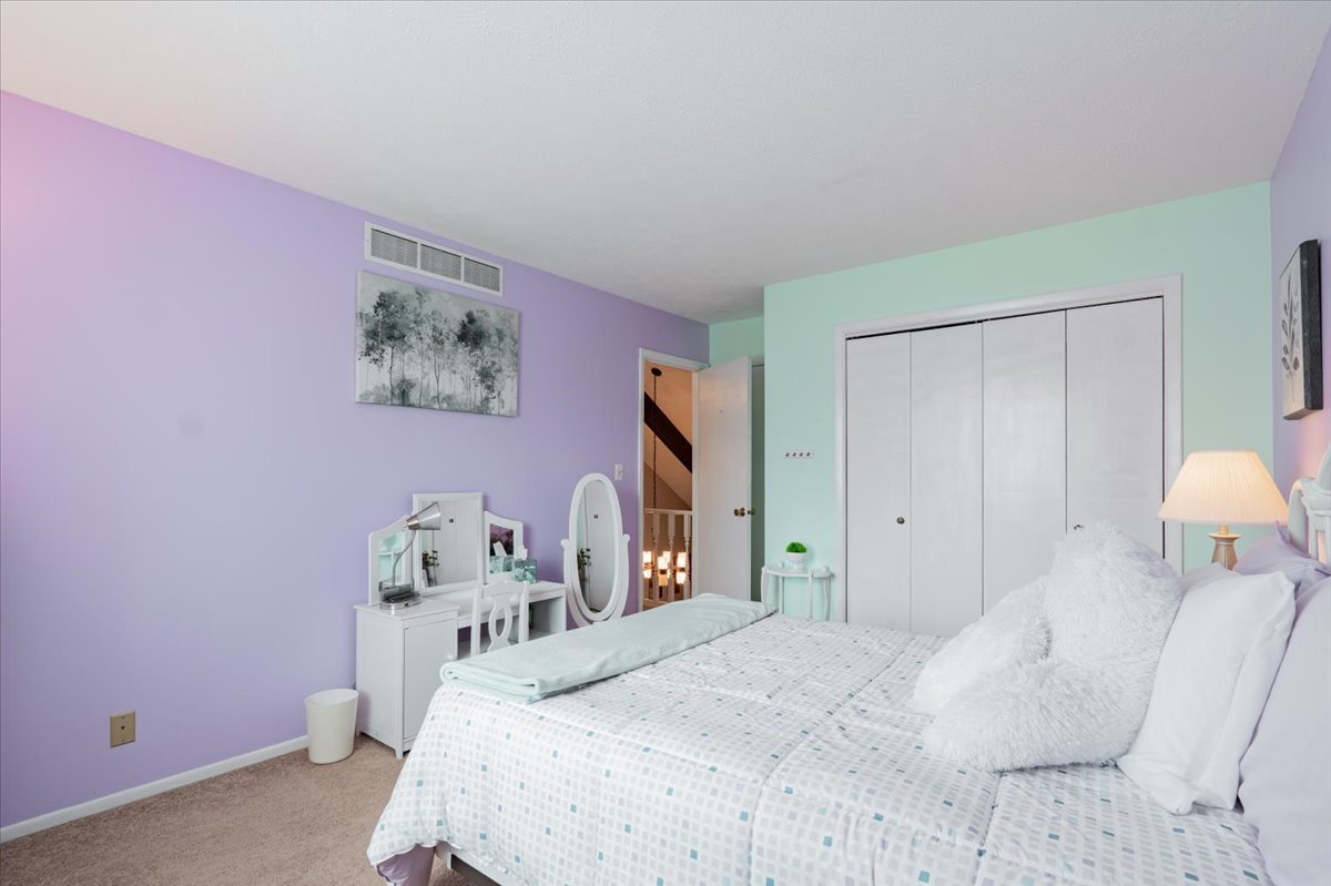 5 Devon Road, Bloomington, IL 61704