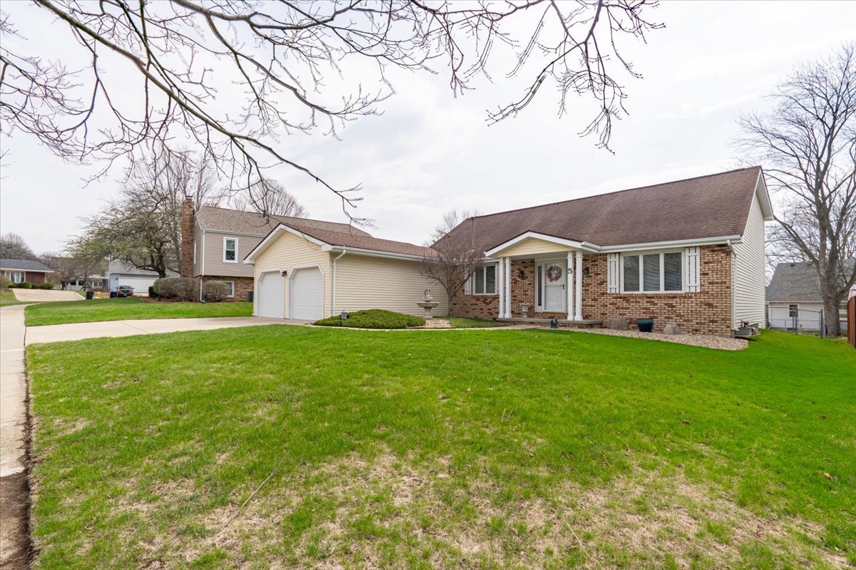 5 Devon Road, Bloomington, IL 61704