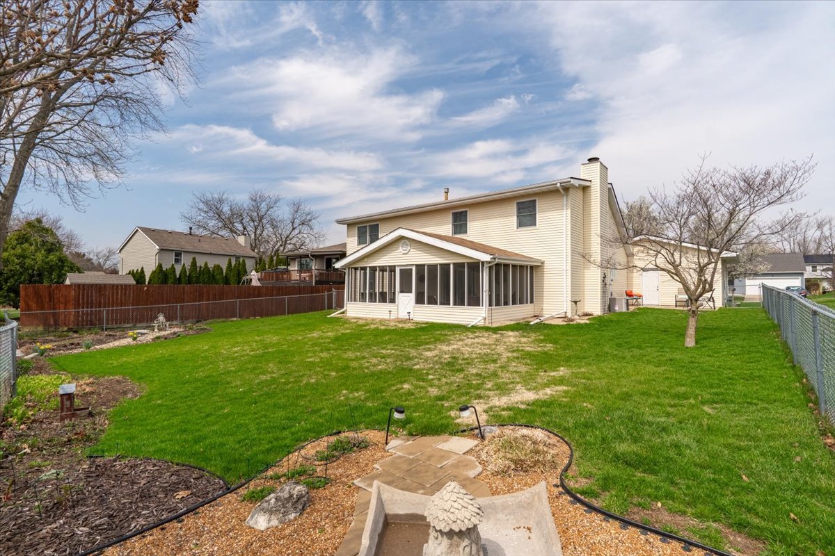 5 Devon Road, Bloomington, IL 61704