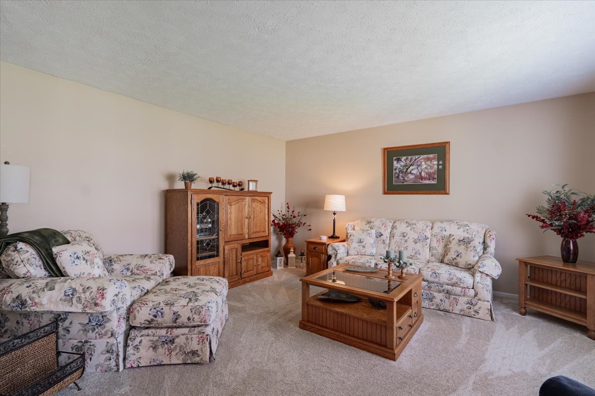 5 Devon Road, Bloomington, IL 61704