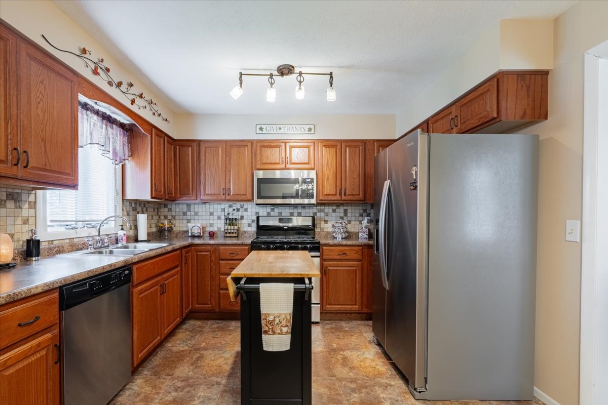 5 Devon Road, Bloomington, IL 61704