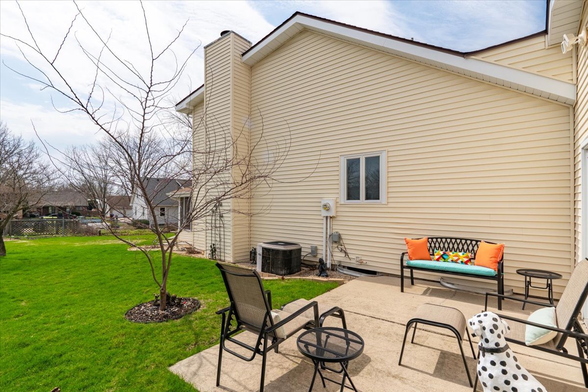 5 Devon Road, Bloomington, IL 61704