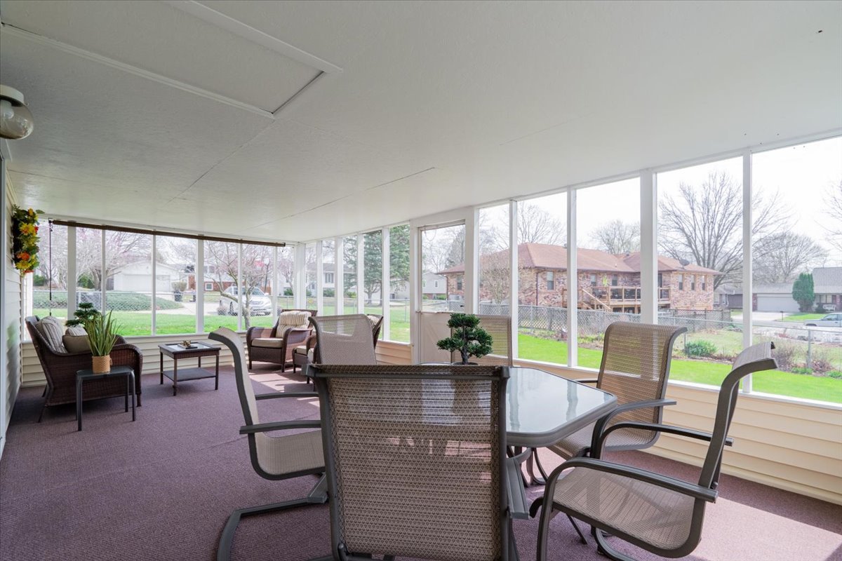 5 Devon Road, Bloomington, IL 61704