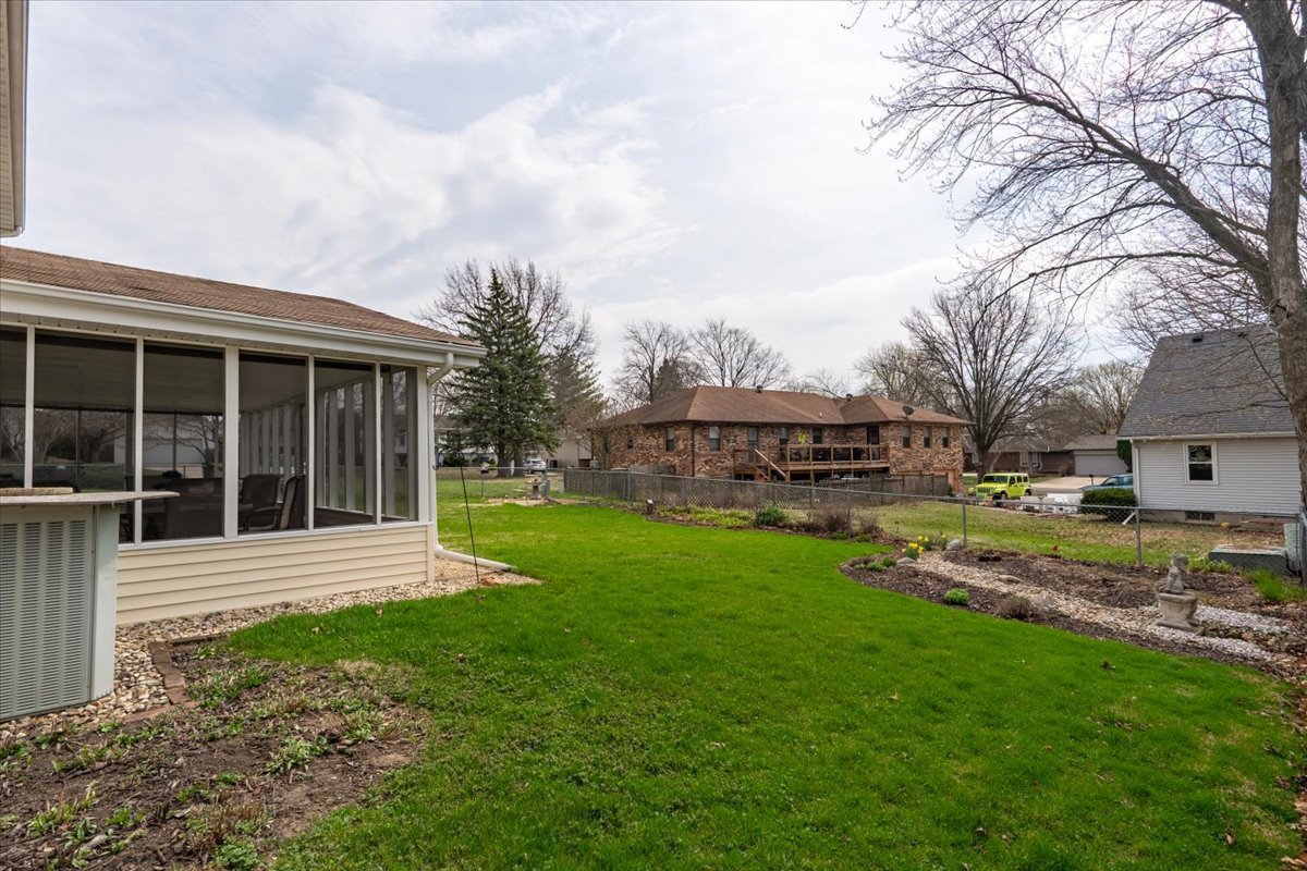 5 Devon Road, Bloomington, IL 61704