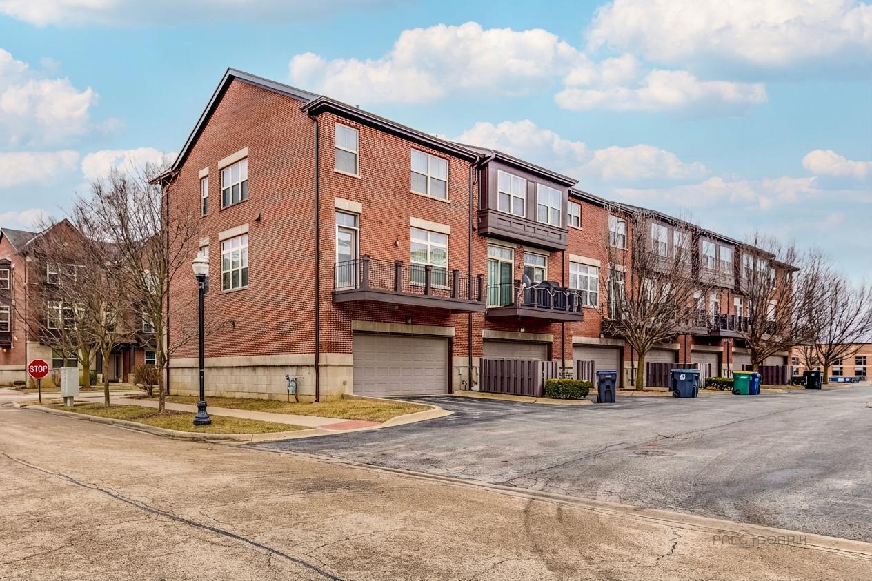 726 N Keystone Lane, Vernon Hills, IL 60061