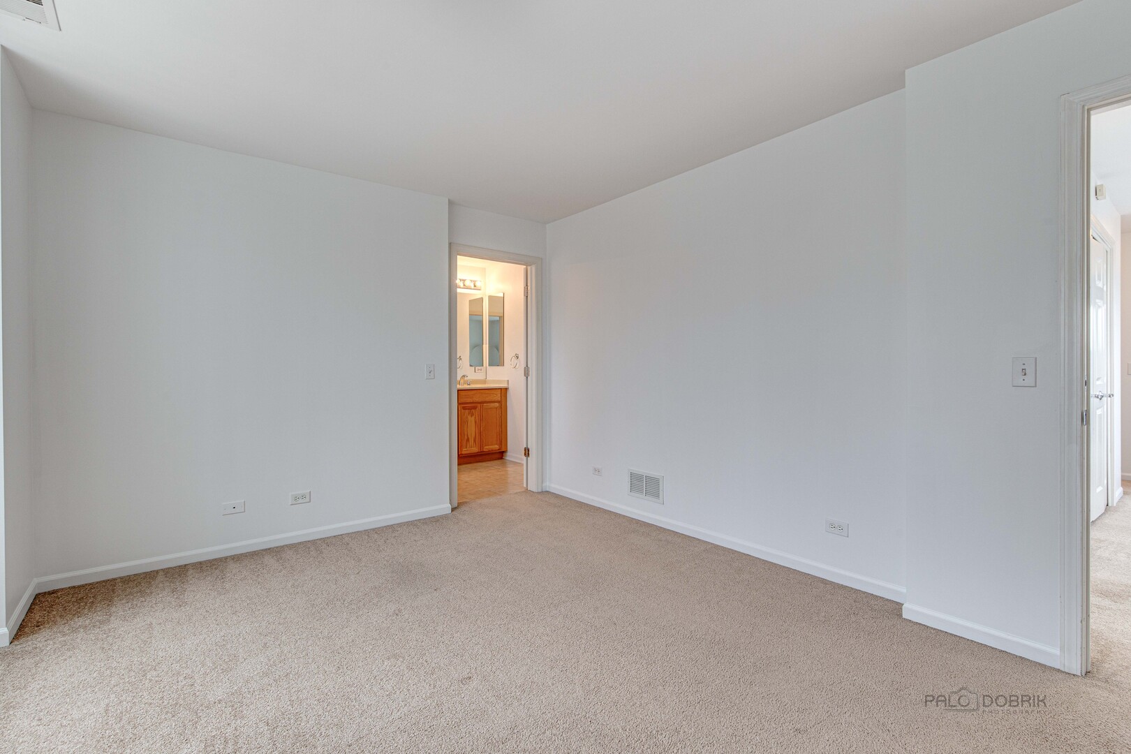 726 N Keystone Lane, Vernon Hills, IL 60061