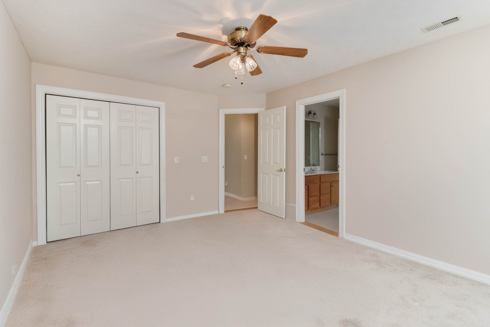 3 Strawberry Road, Bloomington, IL 61704