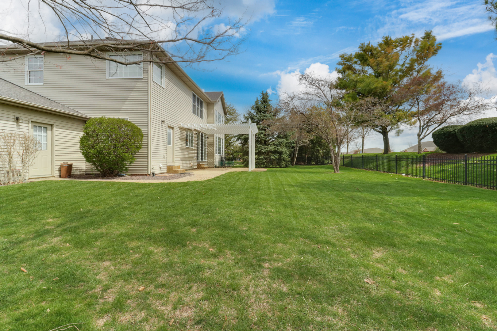 3 Strawberry Road, Bloomington, IL 61704