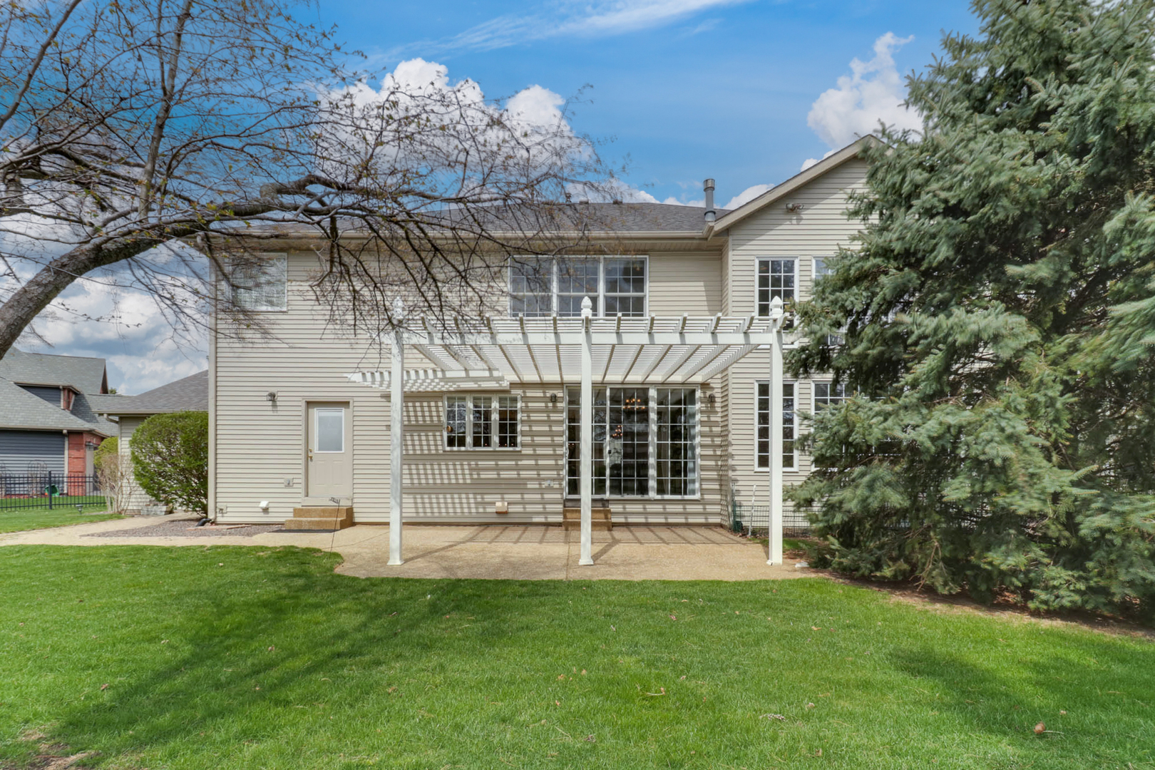 3 Strawberry Road, Bloomington, IL 61704