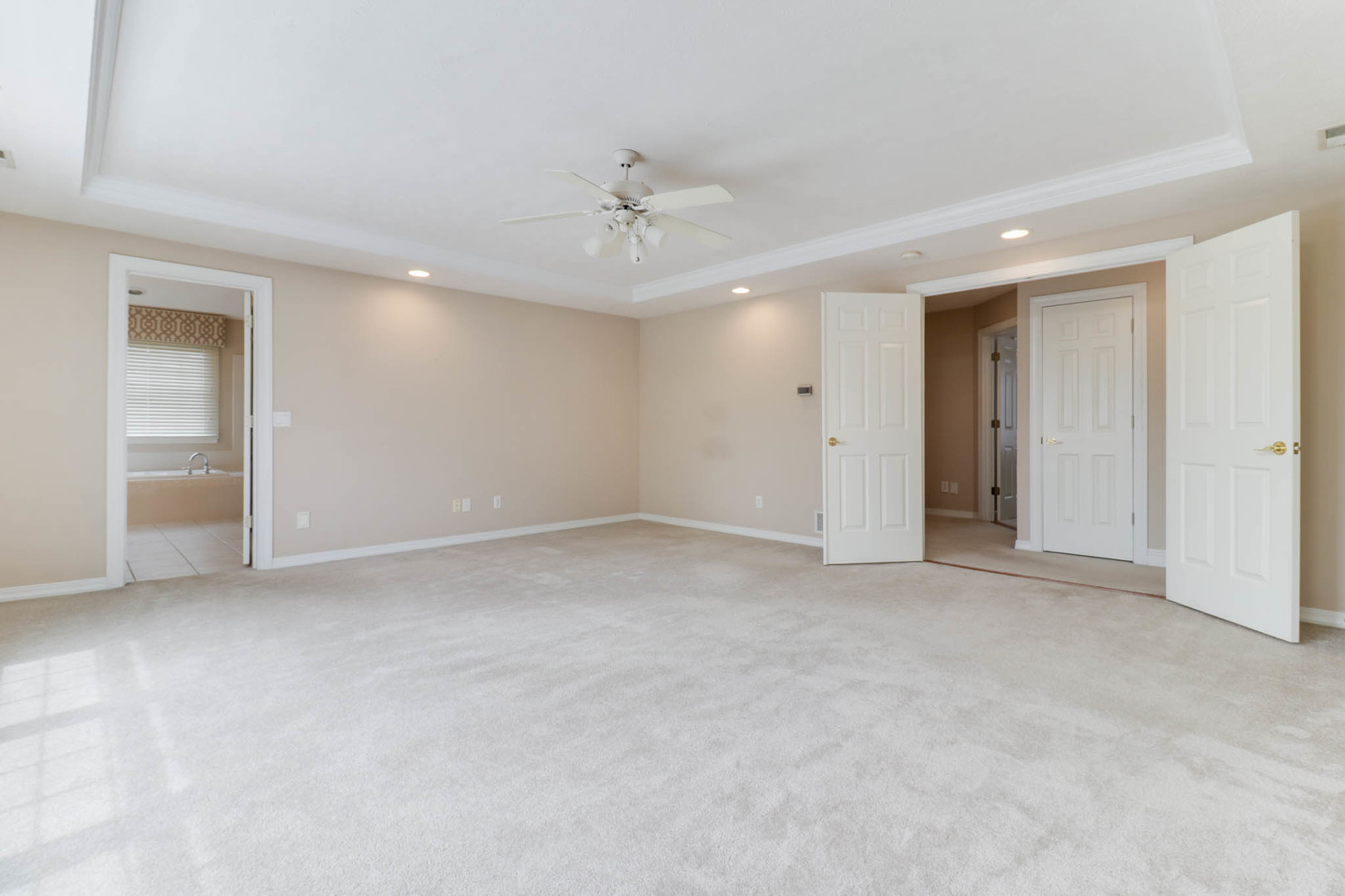 3 Strawberry Road, Bloomington, IL 61704