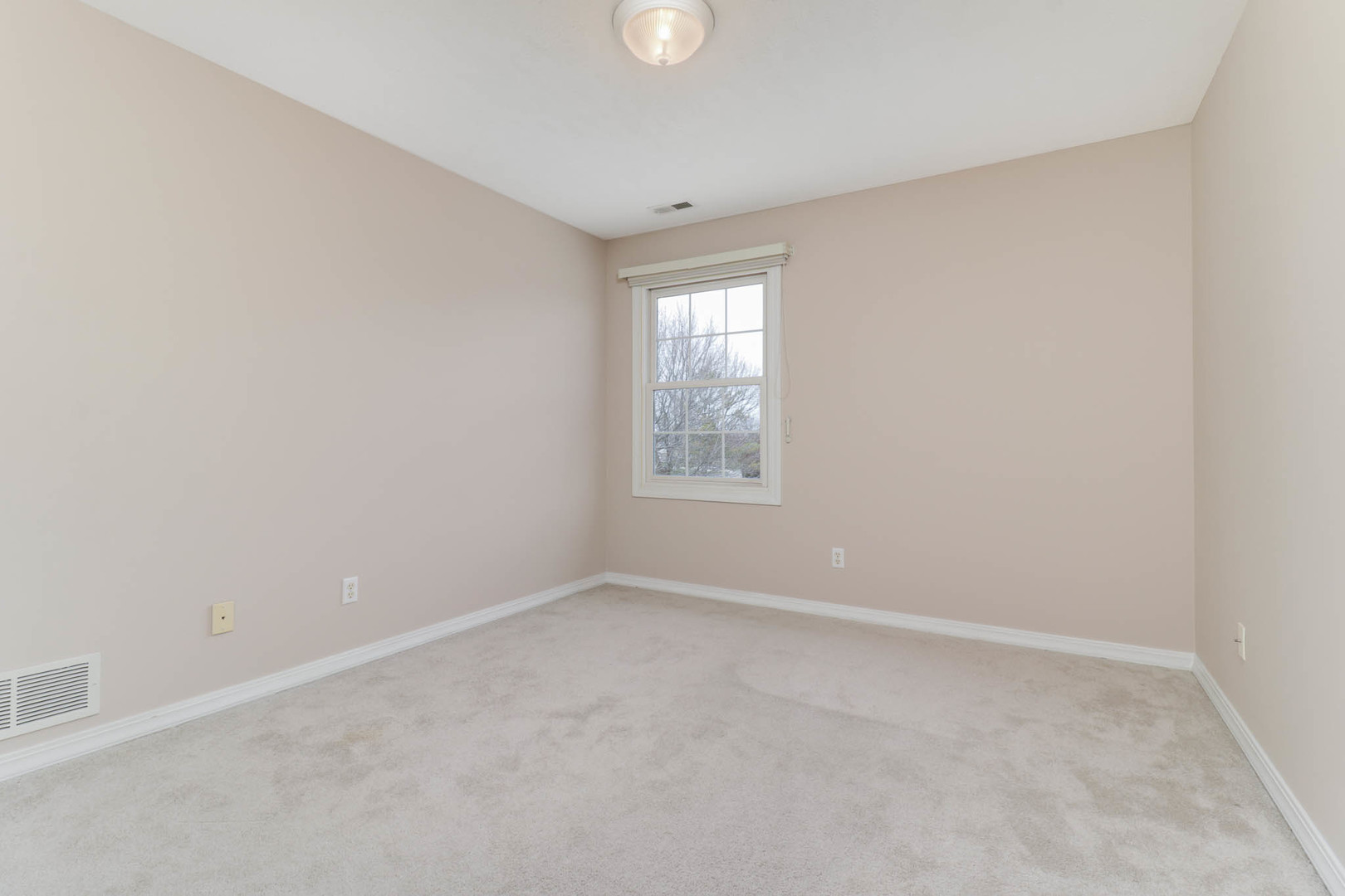 3 Strawberry Road, Bloomington, IL 61704