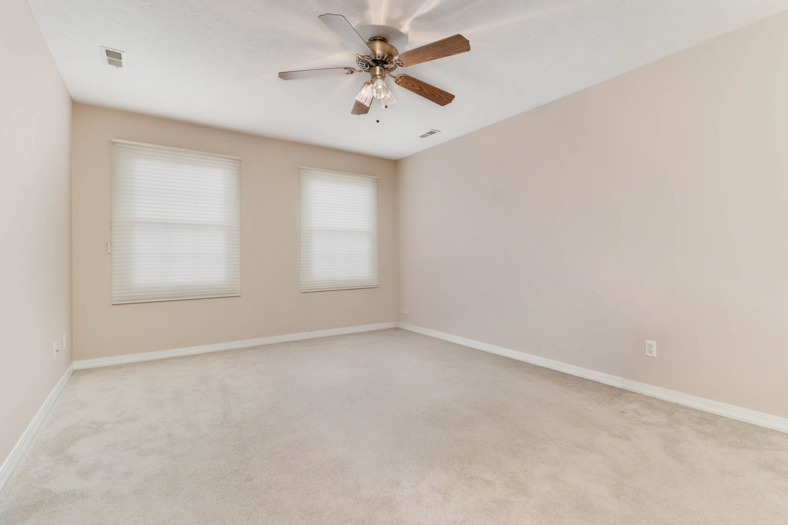 3 Strawberry Road, Bloomington, IL 61704